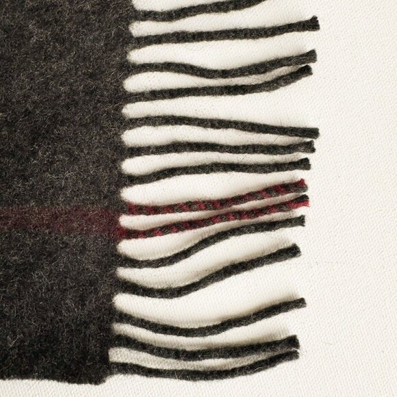 Burberry Cashmere Gray Plaid Print Made in Scotland Scarf - Picture 9 of 9